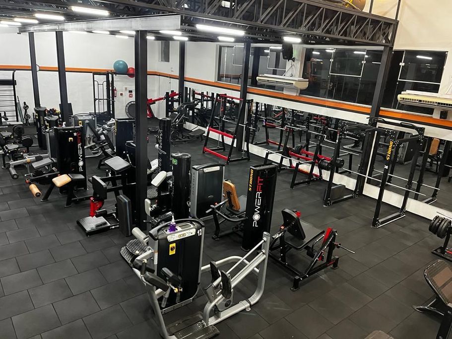 A academia Marathon Class, a mais de 10 anos atendendo Bauru e região,  dispõe de uma ampla estrutura com equipamentos modernos e adequados a  prática de, By Marathon Class