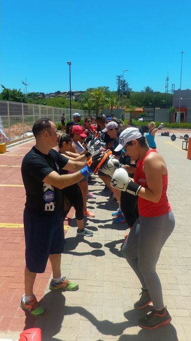 Academia PremierGym Votorantim - - Agachamento simples