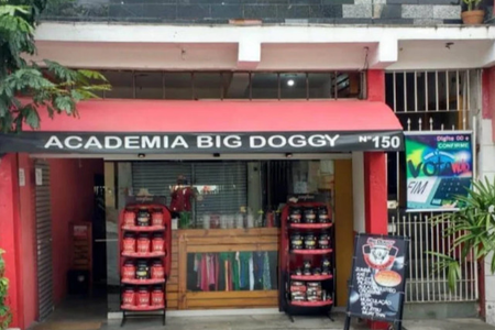 Academia Big Doggy
